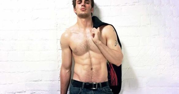 Lelaki kejam dengan zakar yang diperbesar