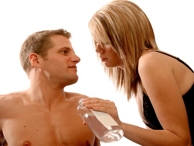 Anda harus menggunakan minyak urut semasa bersenam untuk membesarkan zakar anda.